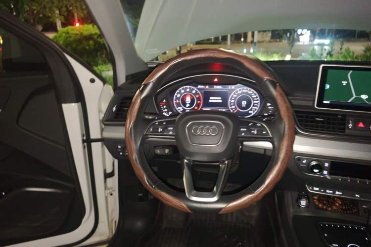 Used Audi Q5L 2018 40 TFSI Prestige Fashion Edition China V Steering Wheel