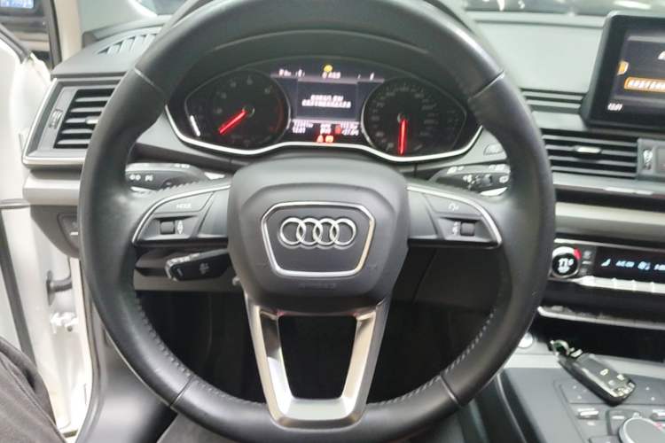 Used Audi Q5L 2018 40 TFSI Prestige Edition China VI Emission Standard Steering Wheel
