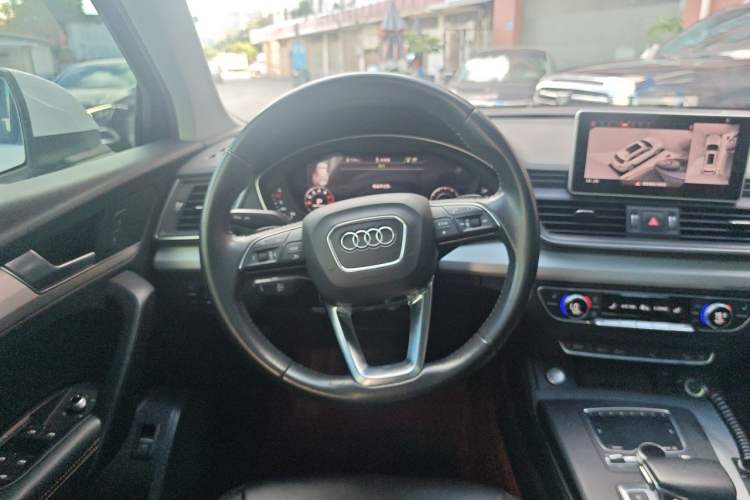 Used Audi Q5L 2018 40 TFSI Prestige Fashion Edition China V Steering Wheel