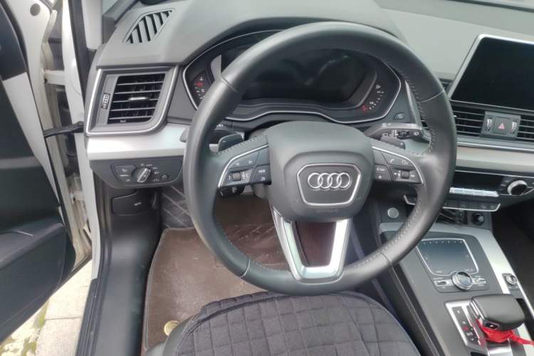 Used Audi Q5L 2018 40 TFSI Prestige Fashion Edition China VI Steering Wheel