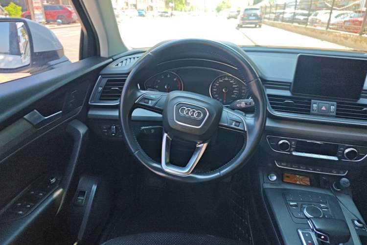Used Audi Q5L 2018 40 TFSI Prestige Edition China V Steering Wheel