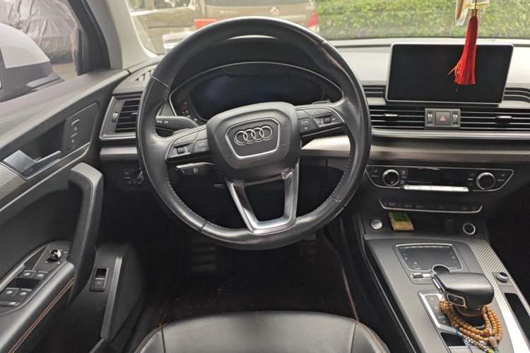 Used Audi Q5L 2018 45 TFSI Prestige Fashion Edition China V Emission Standard Steering Wheel