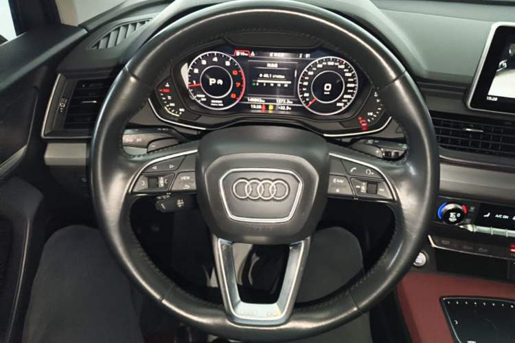 Used Audi Q5L 2018 40 TFSI Prestige Fashion Edition China VI Steering Wheel