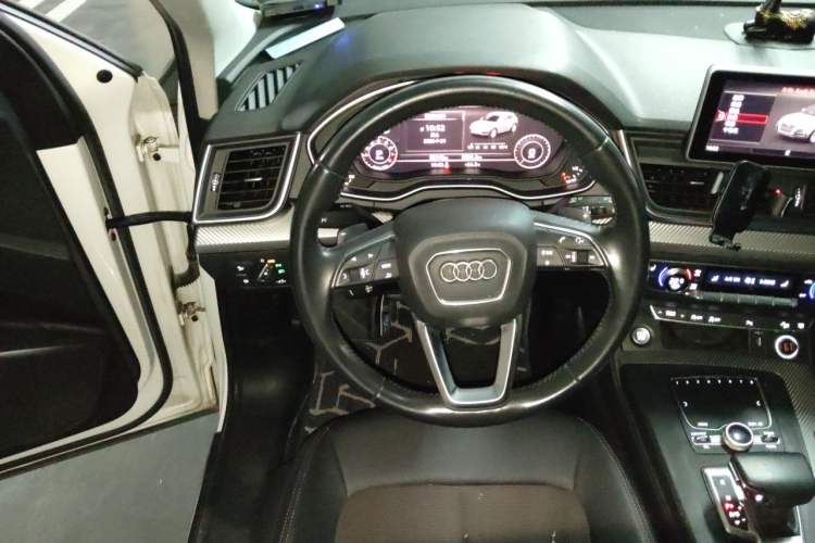 Used Audi Q5L 2018 45 TFSI Prestige Fashion Edition China VI Emission Standard Steering Wheel
