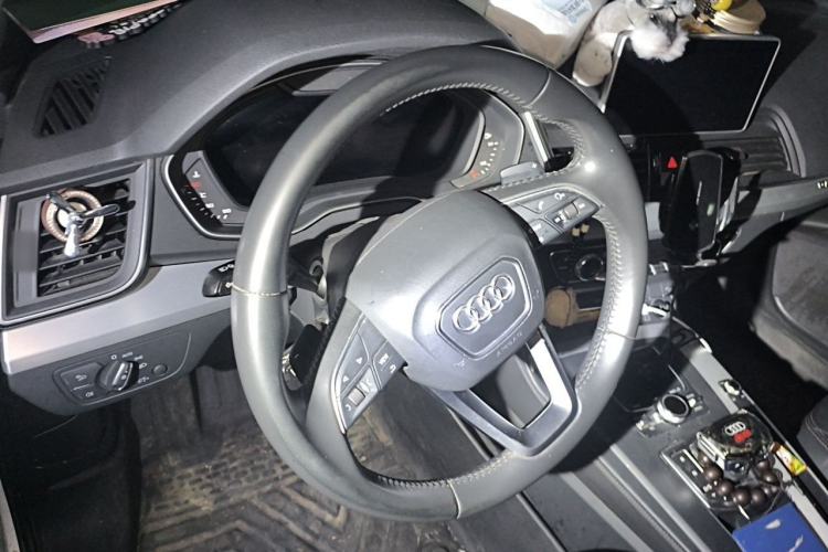 Used Audi Q5L 2018 40 TFSI Prestige Fashion Edition China VI Steering Wheel