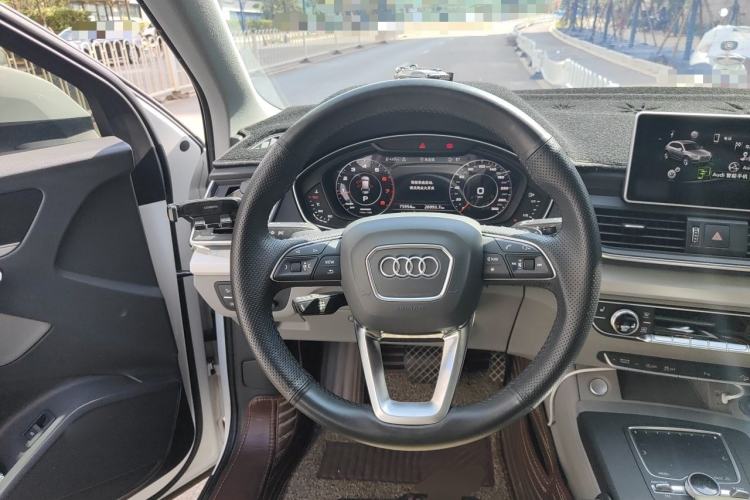 Used Audi Q5L 2018 40 TFSI Prestige Fashion Edition China V Steering Wheel