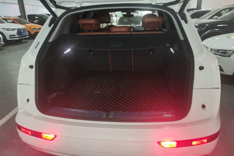 Used Audi Q5L 2018 40 TFSI Prestige Edition China VI Emission Standard Trunk