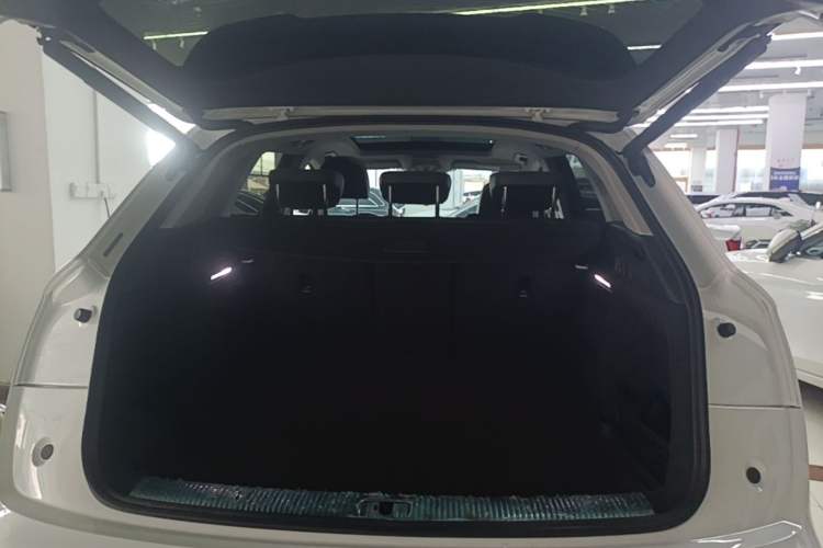 Used Audi Q5L 2018 40 TFSI Prestige Fashion Edition China VI Trunk