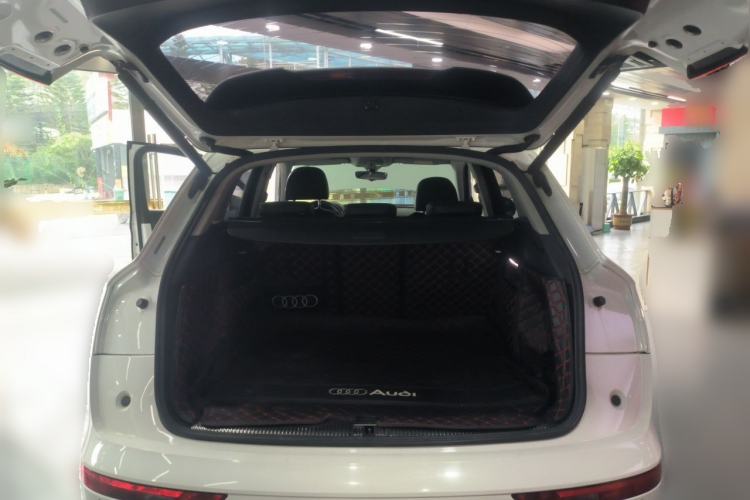 Used Audi Q5L 2018 40 TFSI Prestige Fashion Edition China VI Trunk