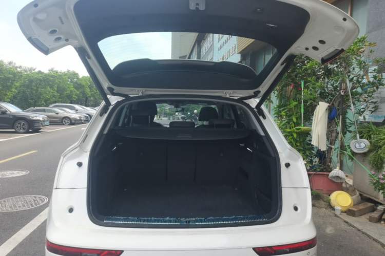 Used Audi Q5L 2018 40 TFSI Prestige Fashion Edition China VI Trunk