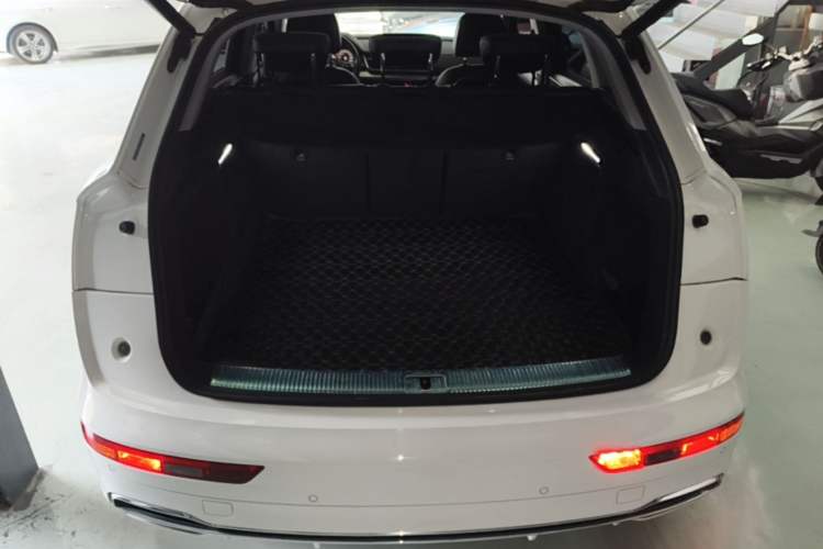Used Audi Q5L 2018 40 TFSI Prestige Fashion Edition China VI Trunk