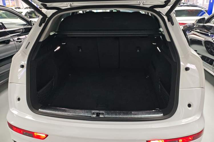 Used Audi Q5L 2018 40 TFSI Prestige Fashion Edition China VI Trunk
