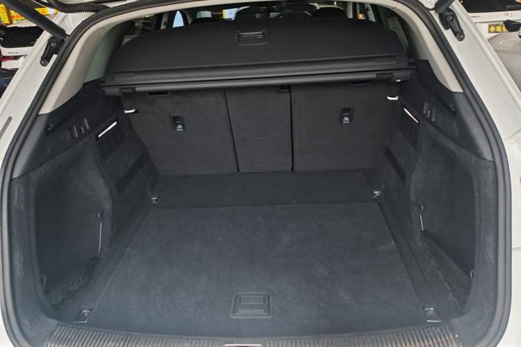 Used Audi Q5L 2018 40 TFSI Prestige Fashion Edition China VI Trunk