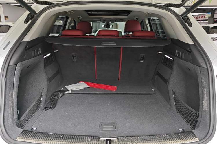 Used Audi Q5L 2018 40 TFSI Prestige Edition China VI Emission Standard Trunk