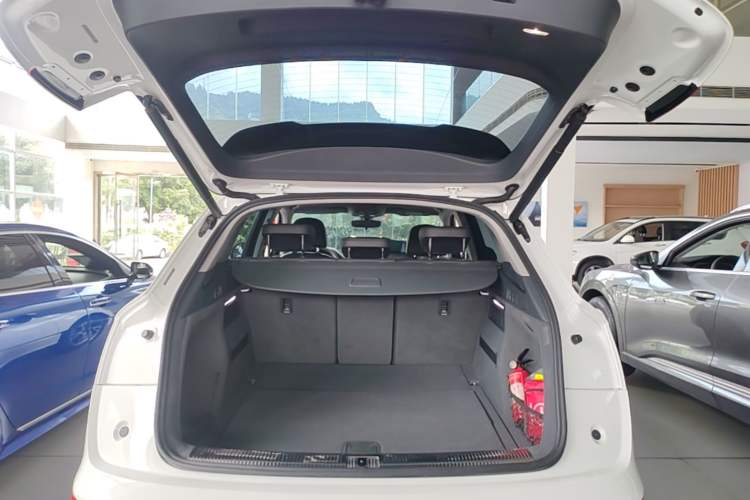 Used Audi Q5L 2018 45 TFSI Prestige Fashion Edition China VI Emission Standard Trunk