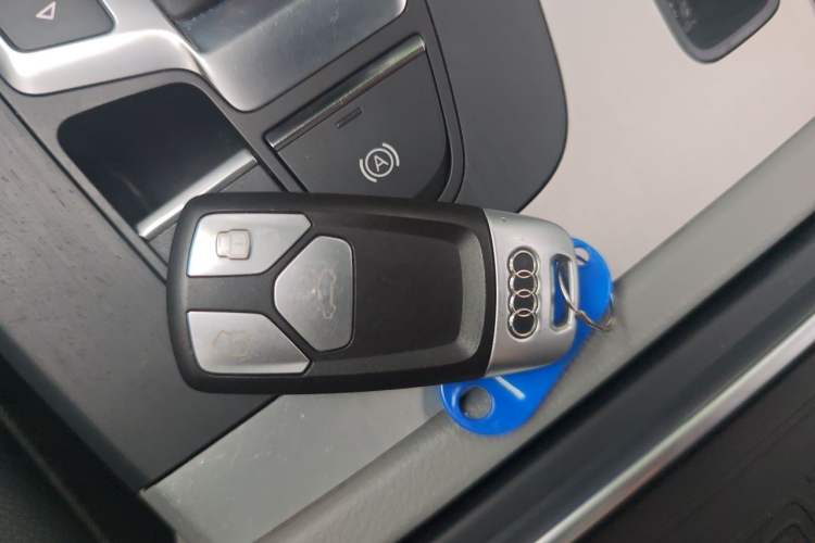 Used Audi Q5L 2018 40 TFSI Prestige Fashion Edition China VI Vehicle Key