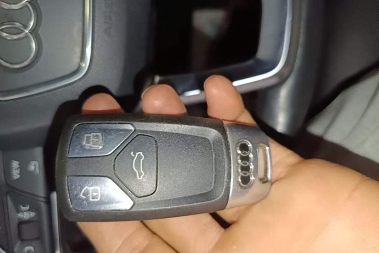 Used Audi Q5L 2018 40 TFSI Prestige Fashion Edition China V Vehicle Key