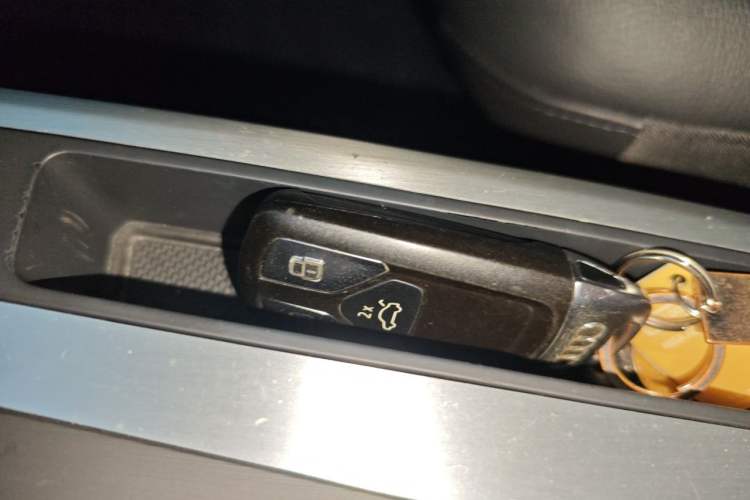 Used Audi Q5L 2018 40 TFSI Prestige Fashion Edition China VI Vehicle Key