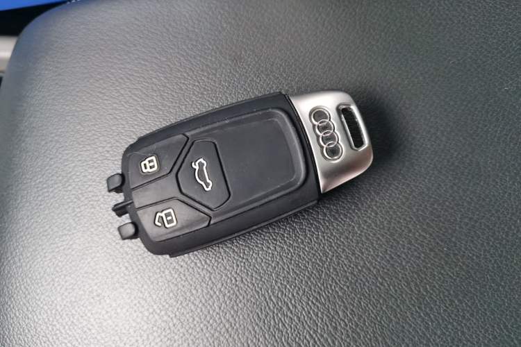Used Audi Q5L 2018 40 TFSI Prestige Fashion Edition China VI Vehicle Key