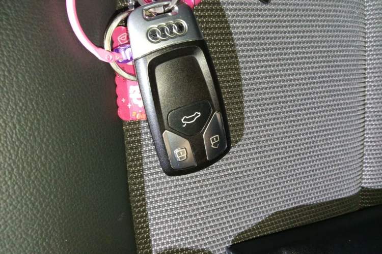 Used Audi Q5L 2018 45 TFSI Prestige Fashion Edition China VI Emission Standard Vehicle Key