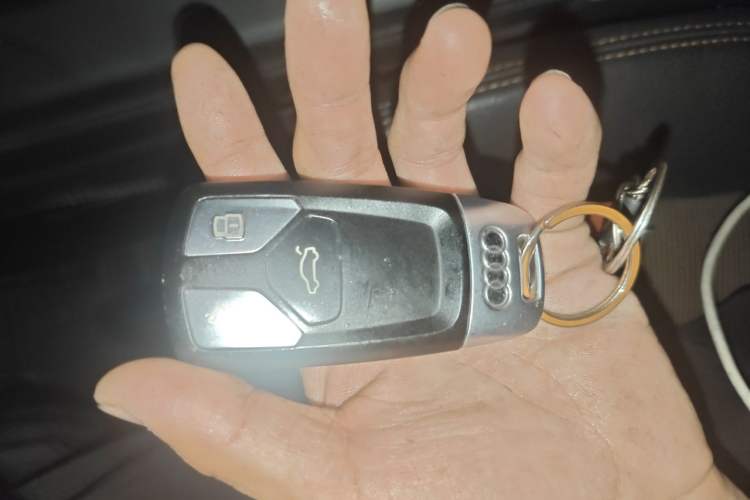 Used Audi Q5L 2018 45 TFSI Prestige Fashion Edition China V Emission Standard Vehicle Key