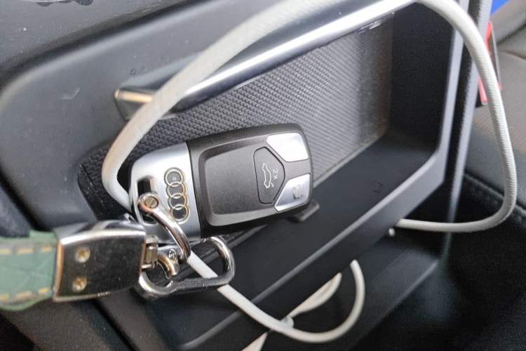 Used Audi Q5L 2018 40 TFSI Prestige Fashion Edition China VI Vehicle Key