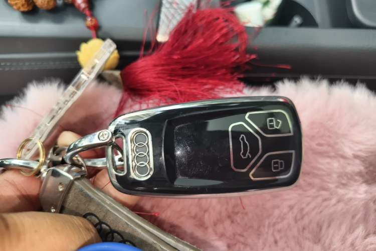 Used Audi Q5L 2018 45 TFSI Prestige Fashion Edition China V Emission Standard Vehicle Key