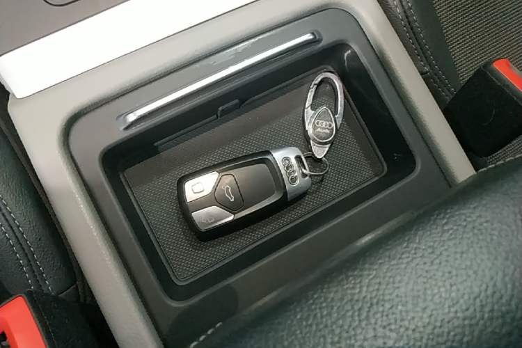 Used Audi Q5L 2018 40 TFSI Prestige Fashion Edition China VI Vehicle Key