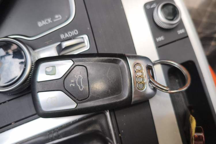 Used Audi Q5L 2018 40 TFSI Prestige Fashion Edition China VI Vehicle Key