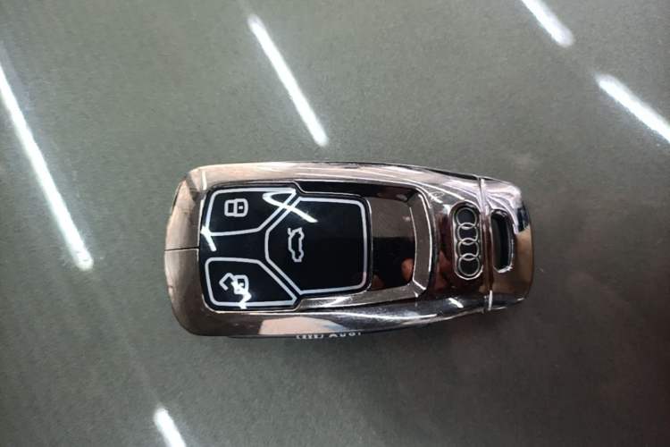 Used Audi Q5L 2018 40 TFSI Prestige Fashion Edition China VI Vehicle Key