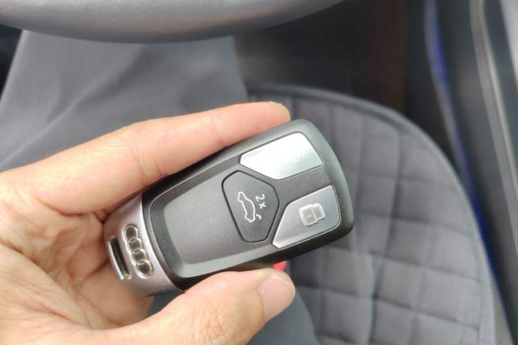 Used Audi Q5L 2018 40 TFSI Prestige Fashion Edition China VI Vehicle Key