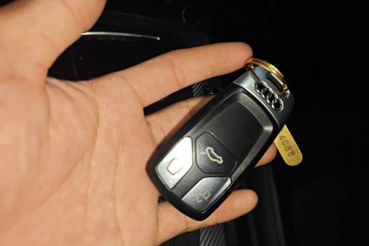Used Audi Q5L 2018 45 TFSI Prestige Fashion Edition China VI Emission Standard Vehicle Key
