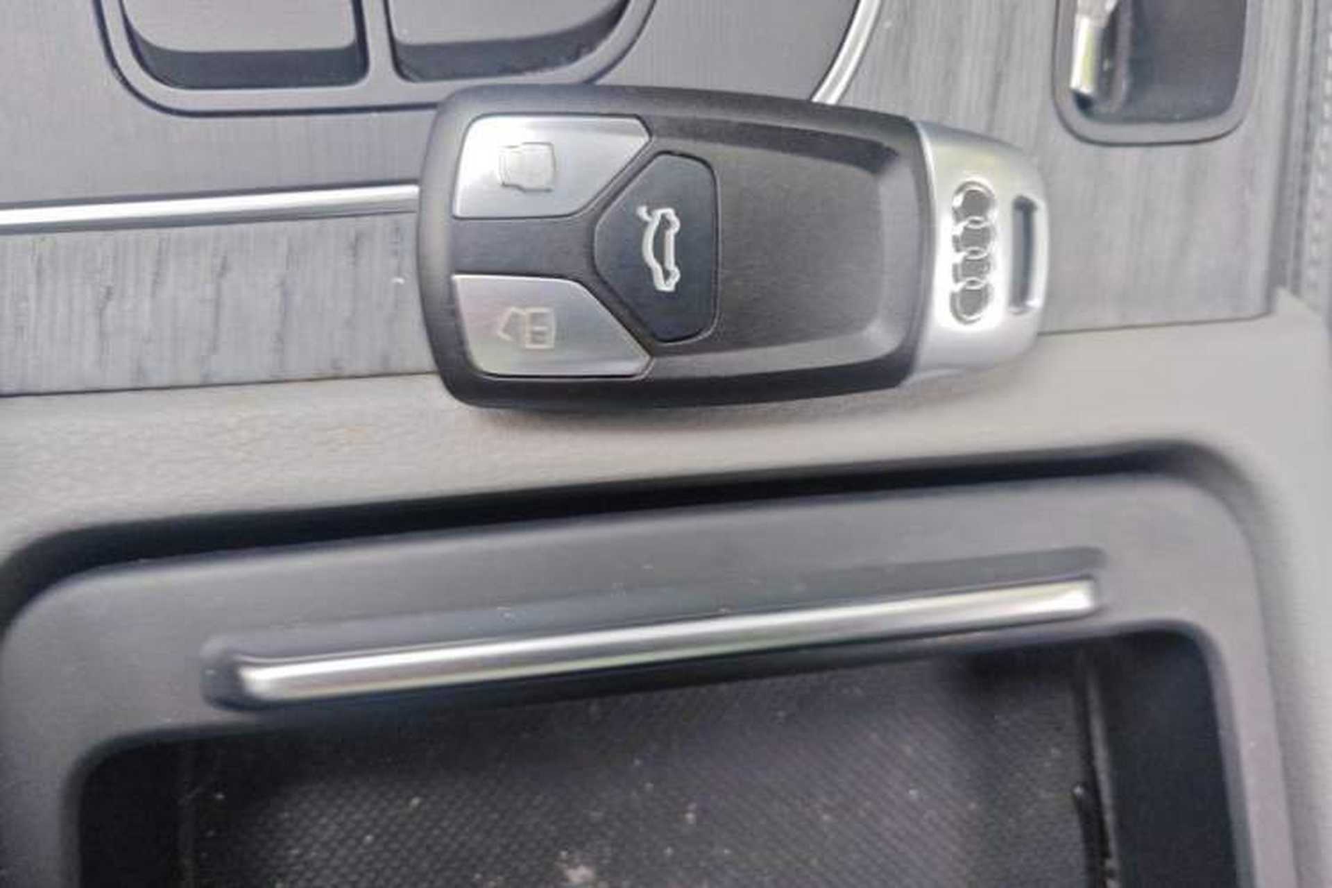 Used Audi Q5L 2018 45 TFSI Prestige Elegant Edition China VI Vehicle Key