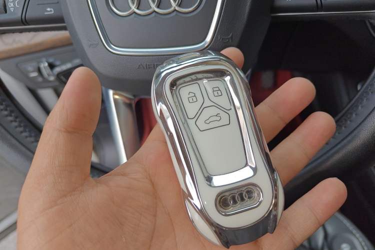Used Audi Q5L 2018 45 TFSI Prestige Fashion Edition China VI Emission Standard Vehicle Key