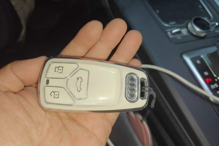 Used Audi Q5L 2018 40 TFSI Prestige Fashion Edition China VI Vehicle Key