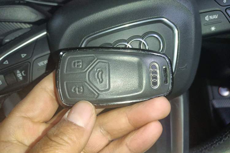 Used Audi Q5L 2018 45 TFSI Prestige Fashion Edition China V Emission Standard Vehicle Key