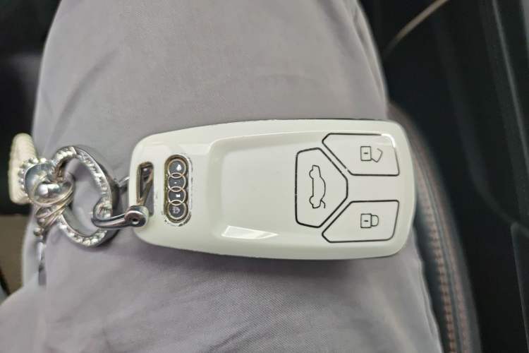 Used Audi Q5L 2018 40 TFSI Prestige Fashion Edition China VI Vehicle Key