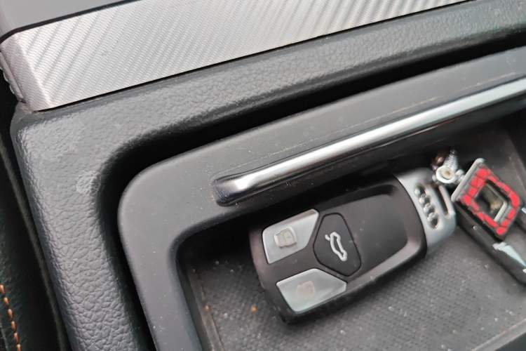 Used Audi Q5L 2018 45 TFSI Prestige Fashion Edition China V Emission Standard Vehicle Key