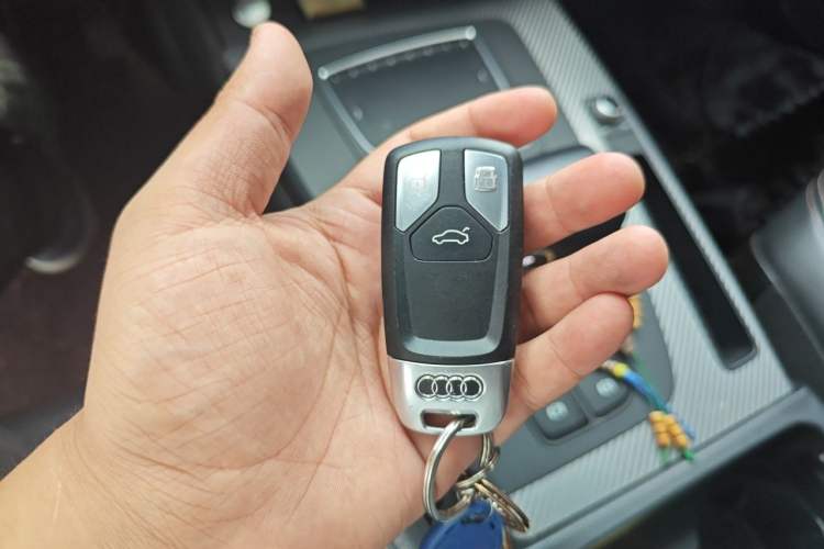 Used Audi Q5L 2018 45 TFSI Prestige Fashion Edition China V Emission Standard Vehicle Key