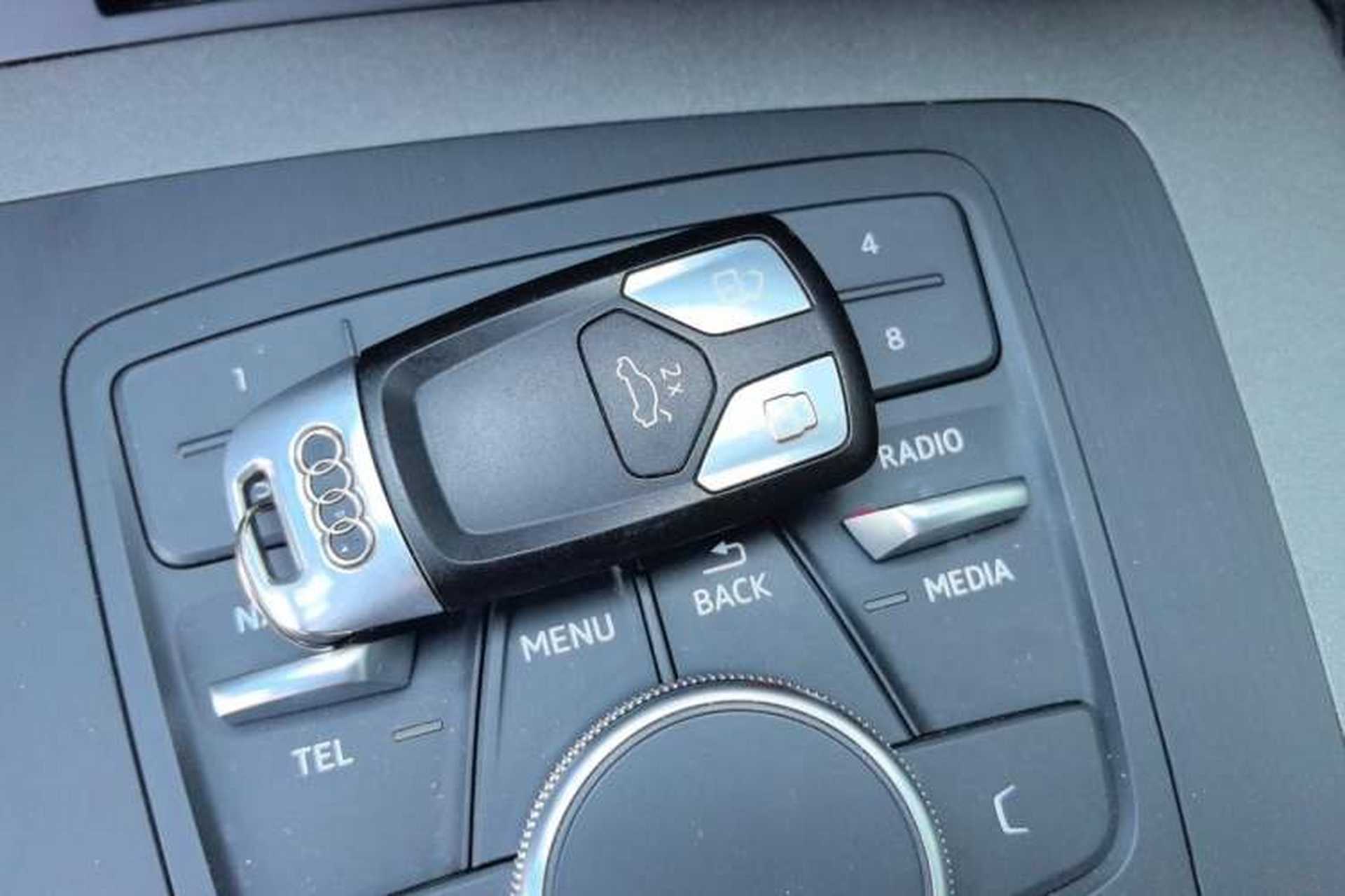Used Audi Q5L 2018 40 TFSI Prestige Edition China VI Emission Standard Vehicle Key