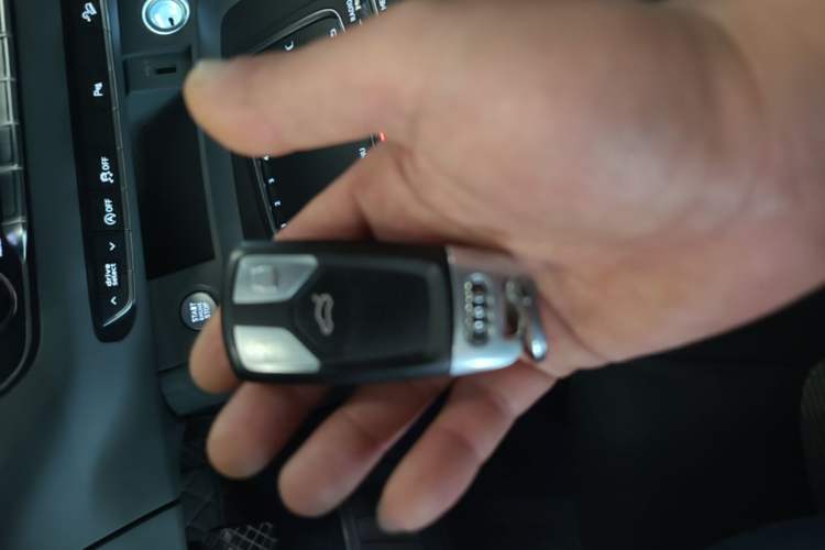 Used Audi Q5L 2018 40 TFSI Prestige Fashion Edition China VI Vehicle Key