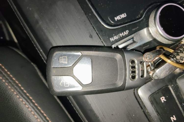 Used Audi Q5L 2018 45 TFSI Prestige Fashion Edition China VI Emission Standard Vehicle Key