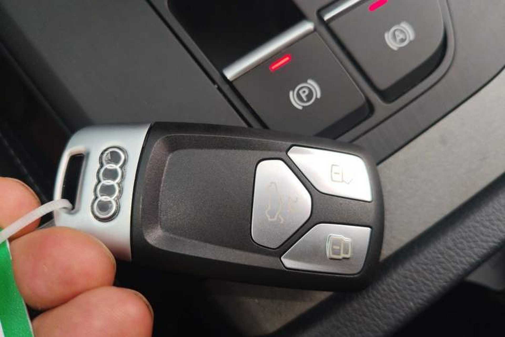 Used Audi Q5L 2018 40 TFSI Prestige Edition China VI Emission Standard Vehicle Key