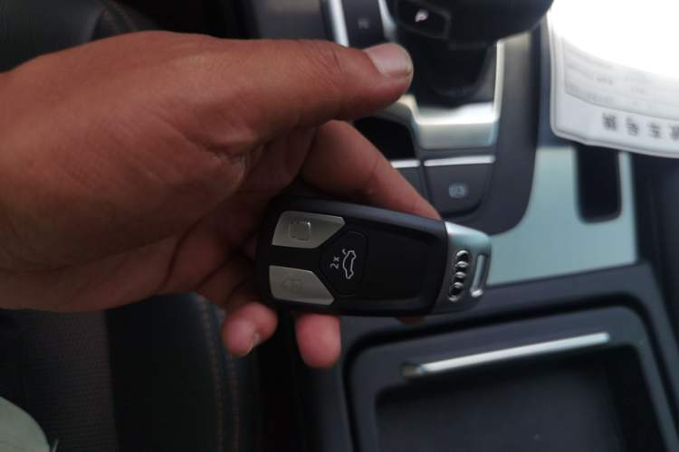 Used Audi Q5L 2018 40 TFSI Prestige Fashion Edition China VI Vehicle Key