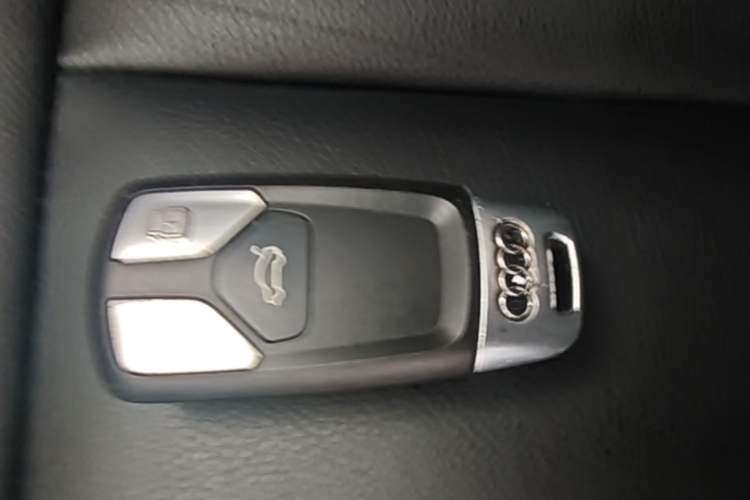 Used Audi Q5L 2018 40 TFSI Prestige Edition China V Vehicle Key