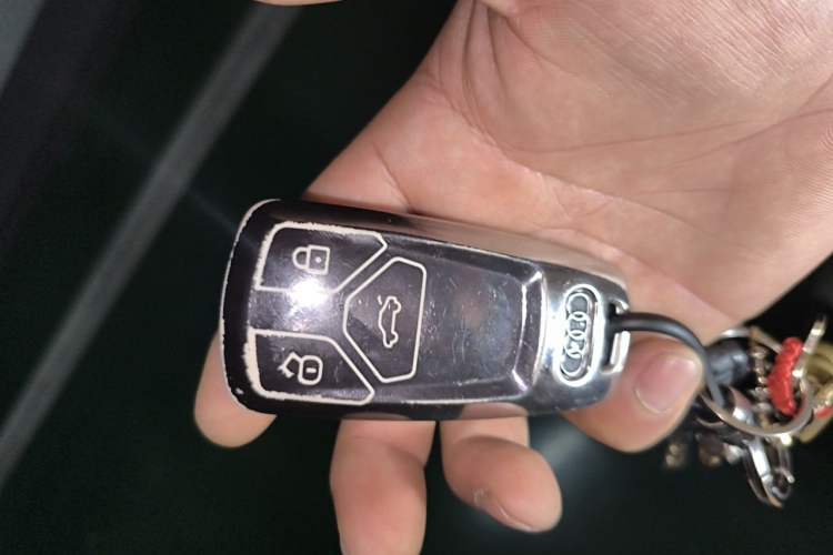 Used Audi Q5L 2018 40 TFSI Prestige Fashion Edition China VI Vehicle Key