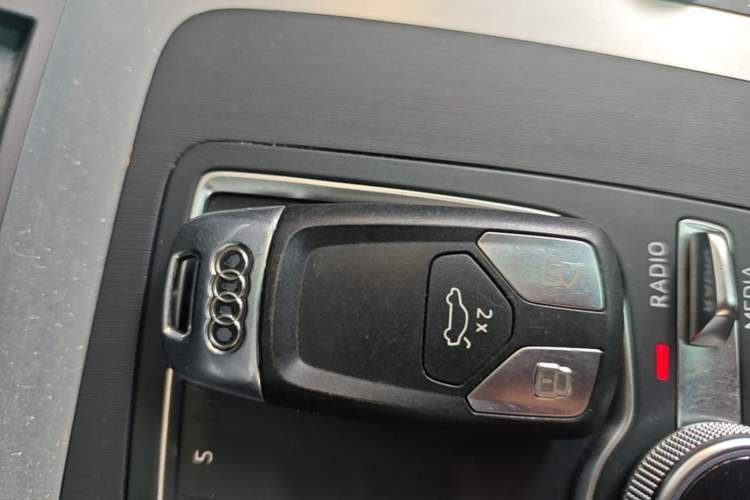 Used Audi Q5L 2018 40 TFSI Prestige Fashion Edition China VI Vehicle Key