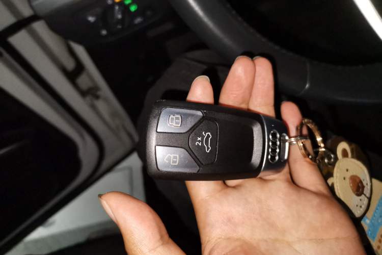 Used Audi Q5L 2018 40 TFSI Prestige Fashion Edition China VI Vehicle Key