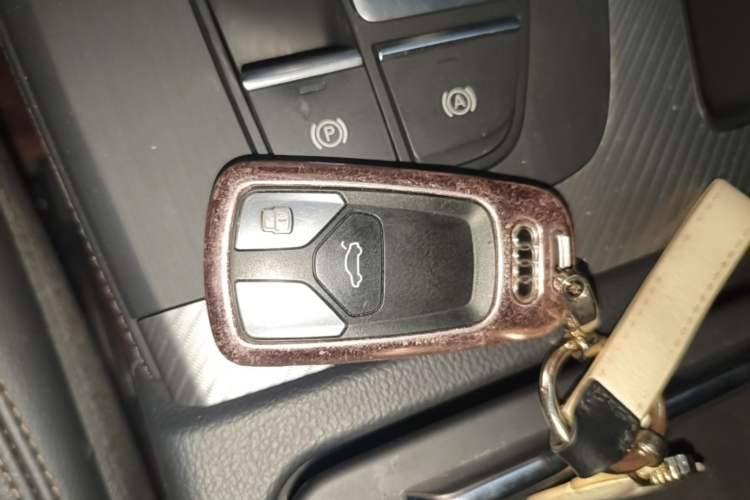 Used Audi Q5L 2018 45 TFSI Prestige Fashion Edition China V Emission Standard Vehicle Key