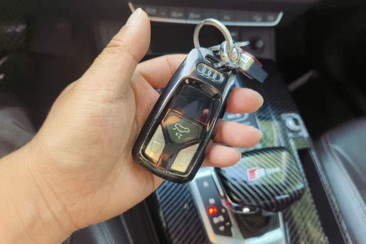 Used Audi Q5L 2018 40 TFSI Prestige Fashion Edition China VI Vehicle Key